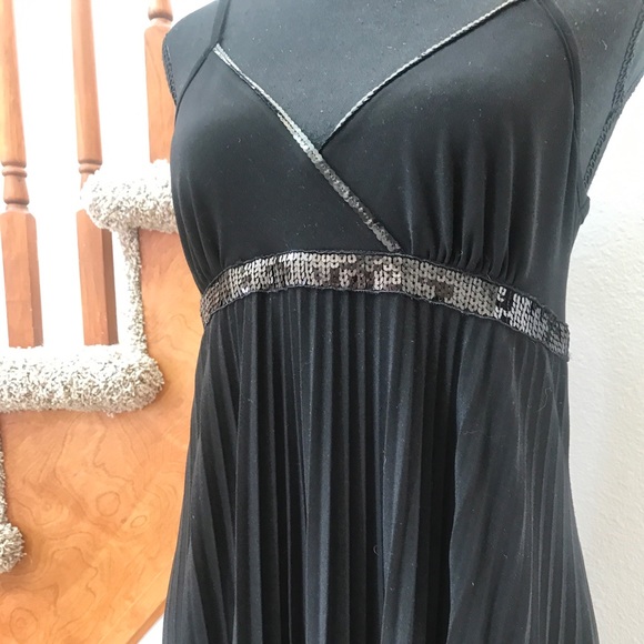 Nikki Mac Dress - Picture 3 of 8